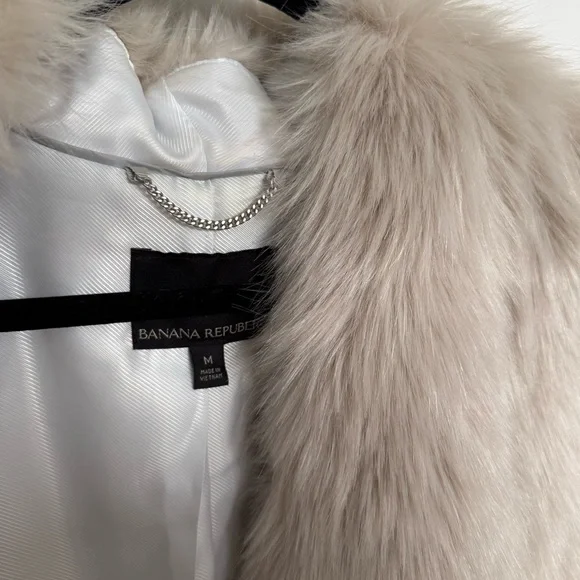 NWOT Banana Republic Faux Fur Vest - Picture 2 of 4